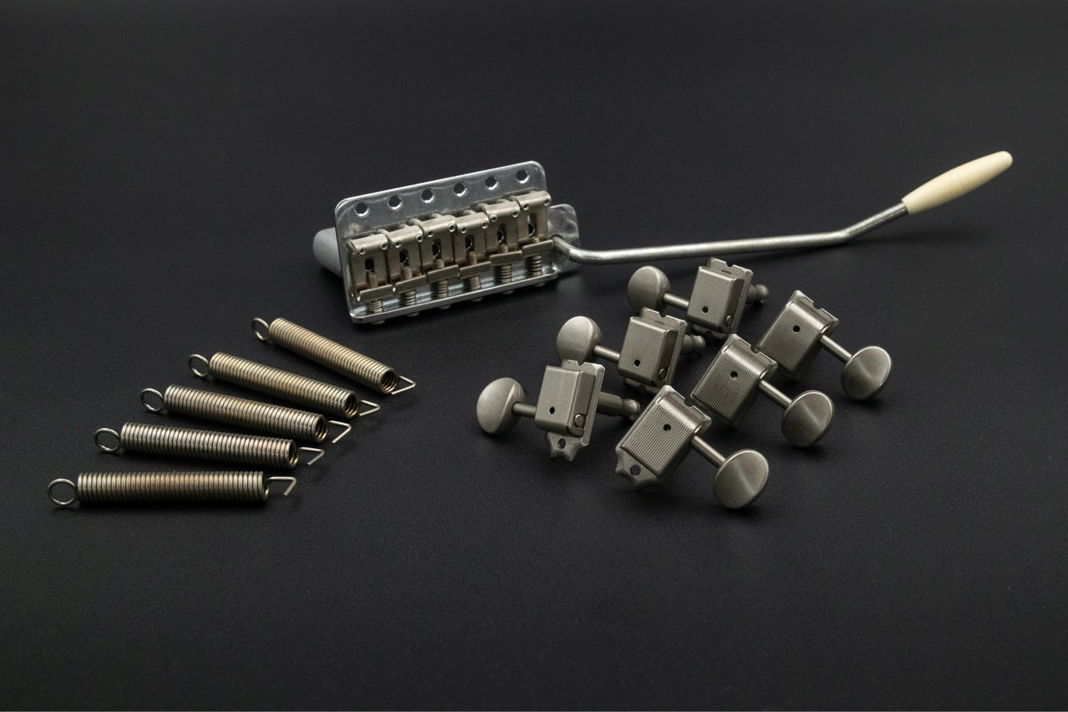 Good Tone Vintage Strat Tremolo aged